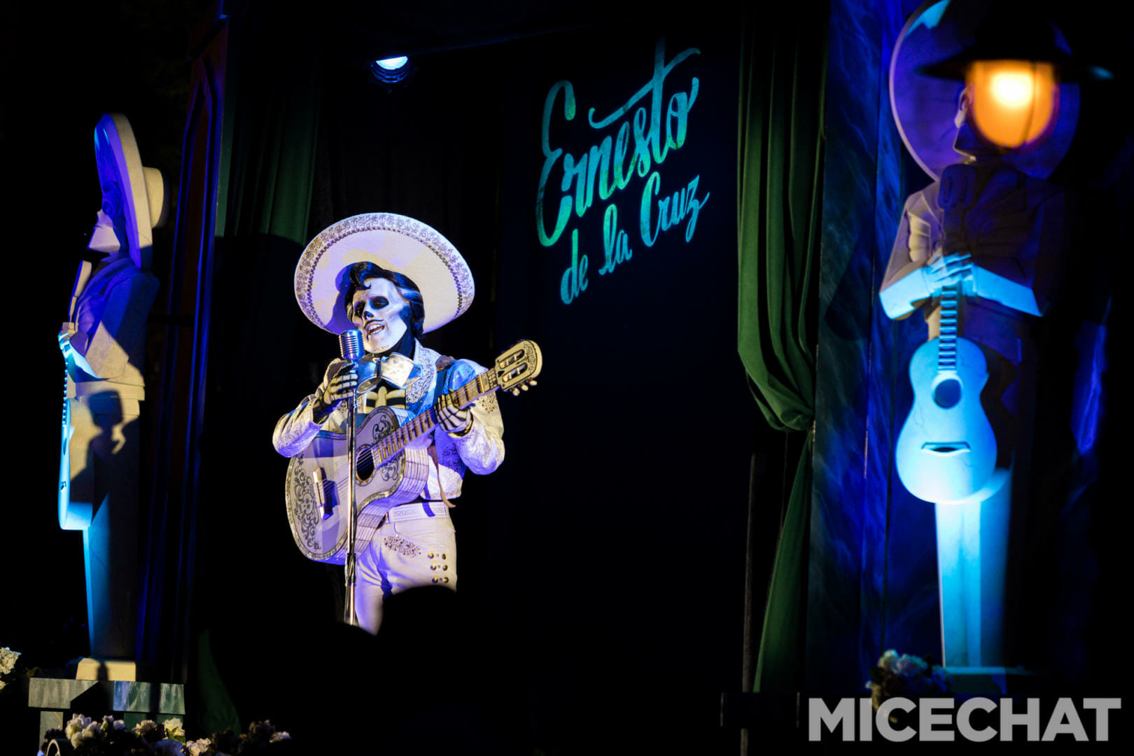 Ernesto de la Cruz Meets & Performs Remember Me at Oogie Boogie Bash -  Disney California Adventure 