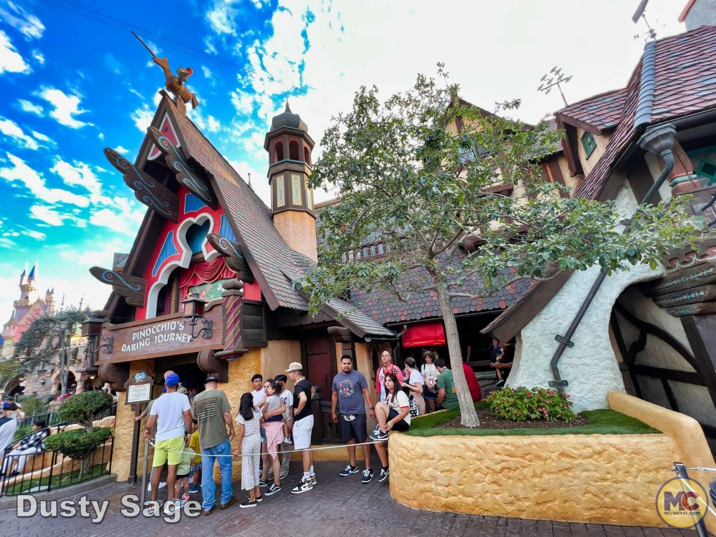 , Disneyland News & Photo Update – Everybody Scream!