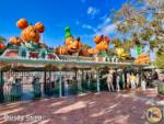 Disneyland Front Gate Pumpkin Sculptures 1-micechat