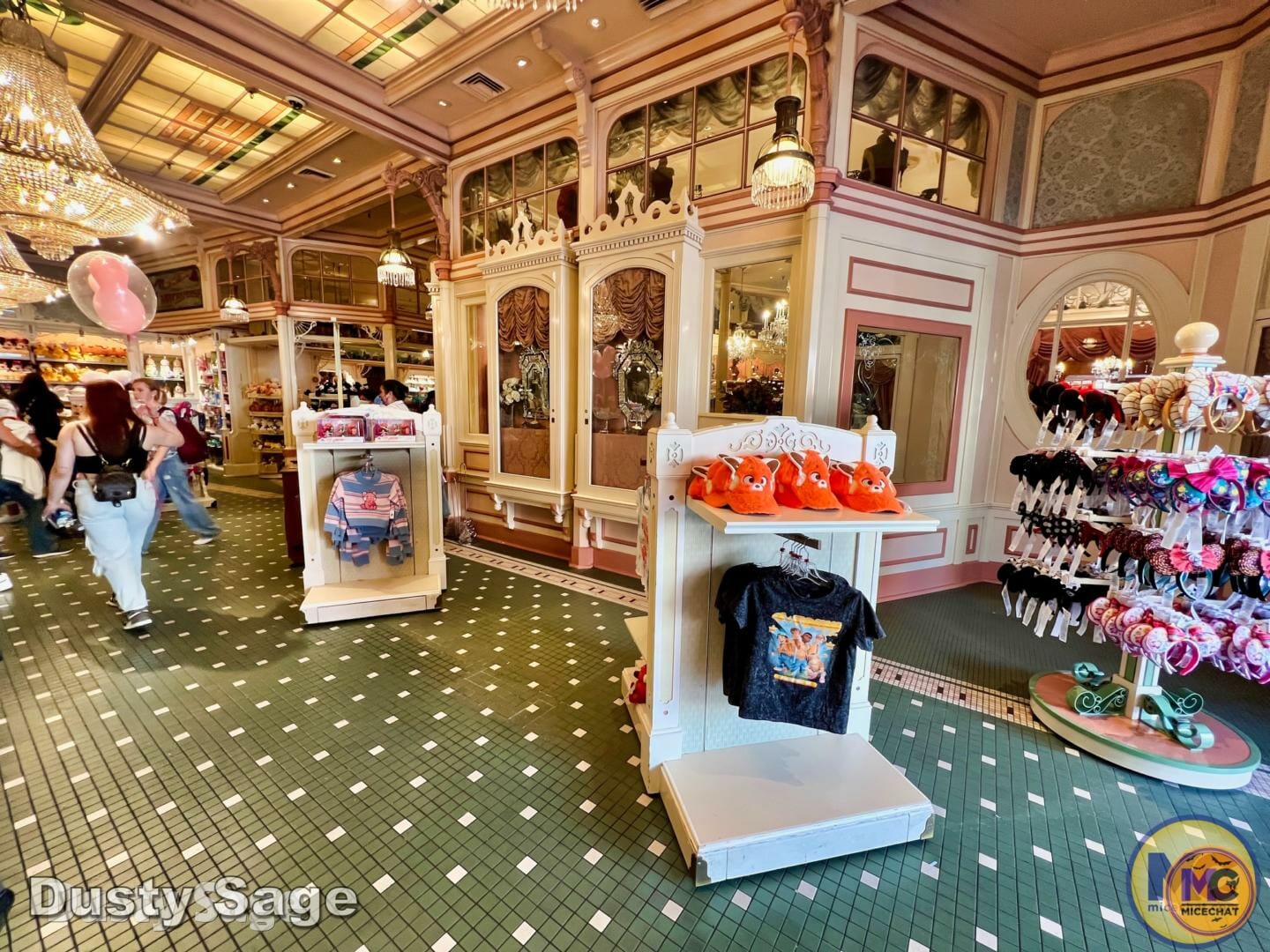 , Disneyland Update: Fall-ing, Scale-ing, Plans Derailing