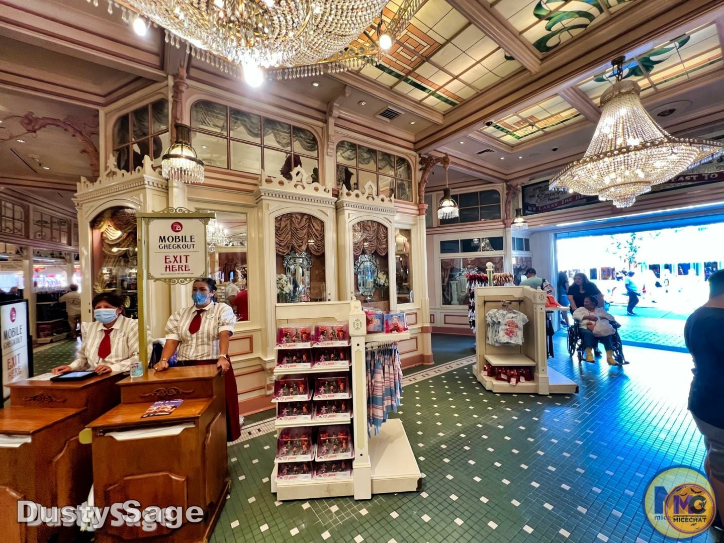 , Disneyland Update: Fall-ing, Scale-ing, Plans Derailing