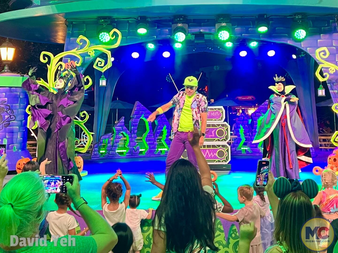 , Disneyland News & Photo Update – Everybody Scream!