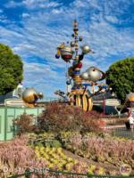 Disneyland construction tomorrowland floral entry-micechat