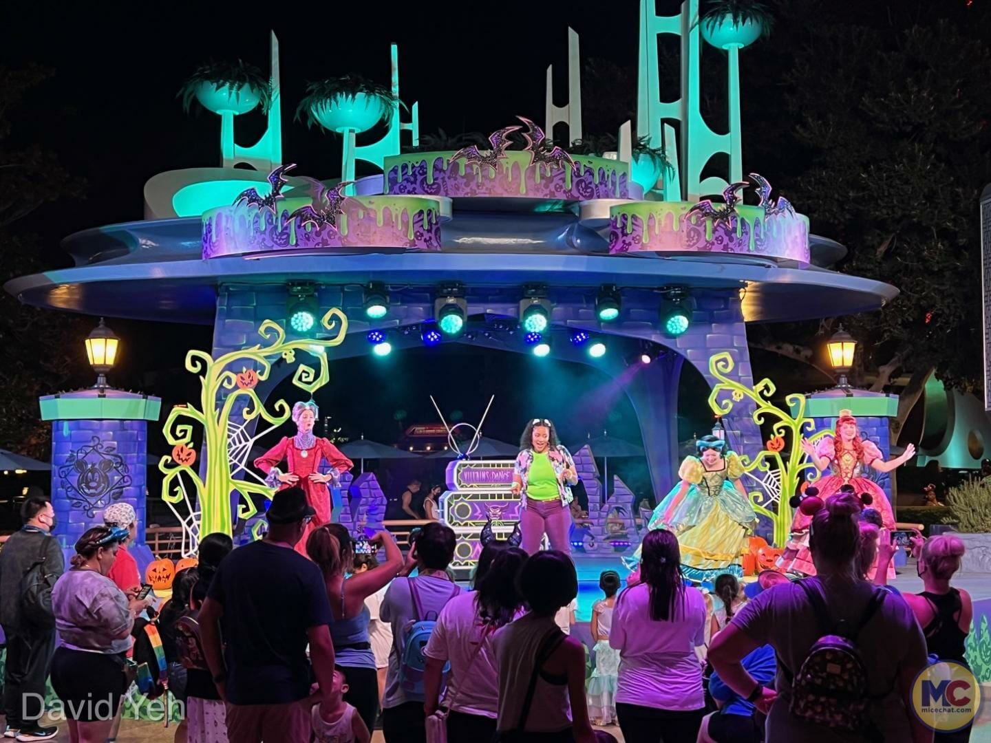 , Disneyland News & Photo Update – Everybody Scream!