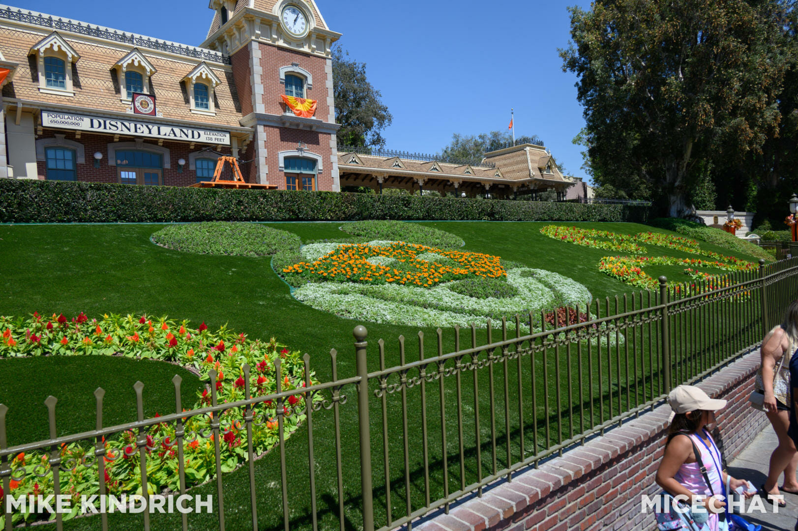 , Disneyland News & Photo Update – Everybody Scream!