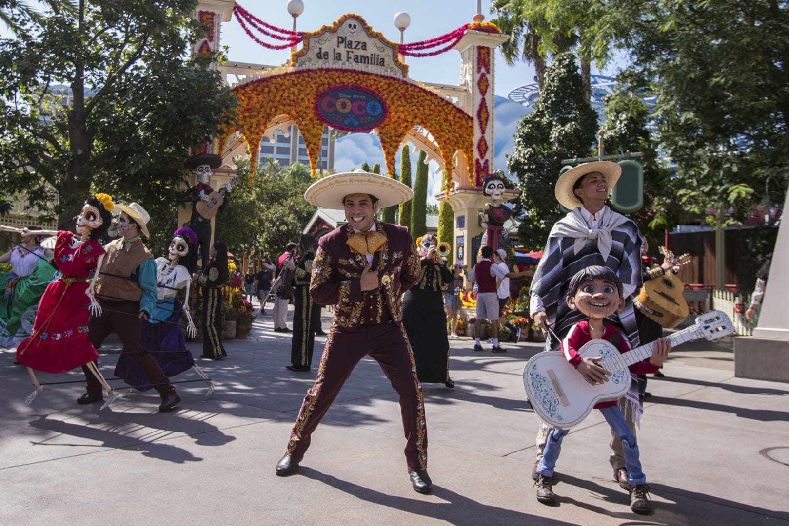 Disneyland - Dia de los Muertos - A Musical Celebration of Coco