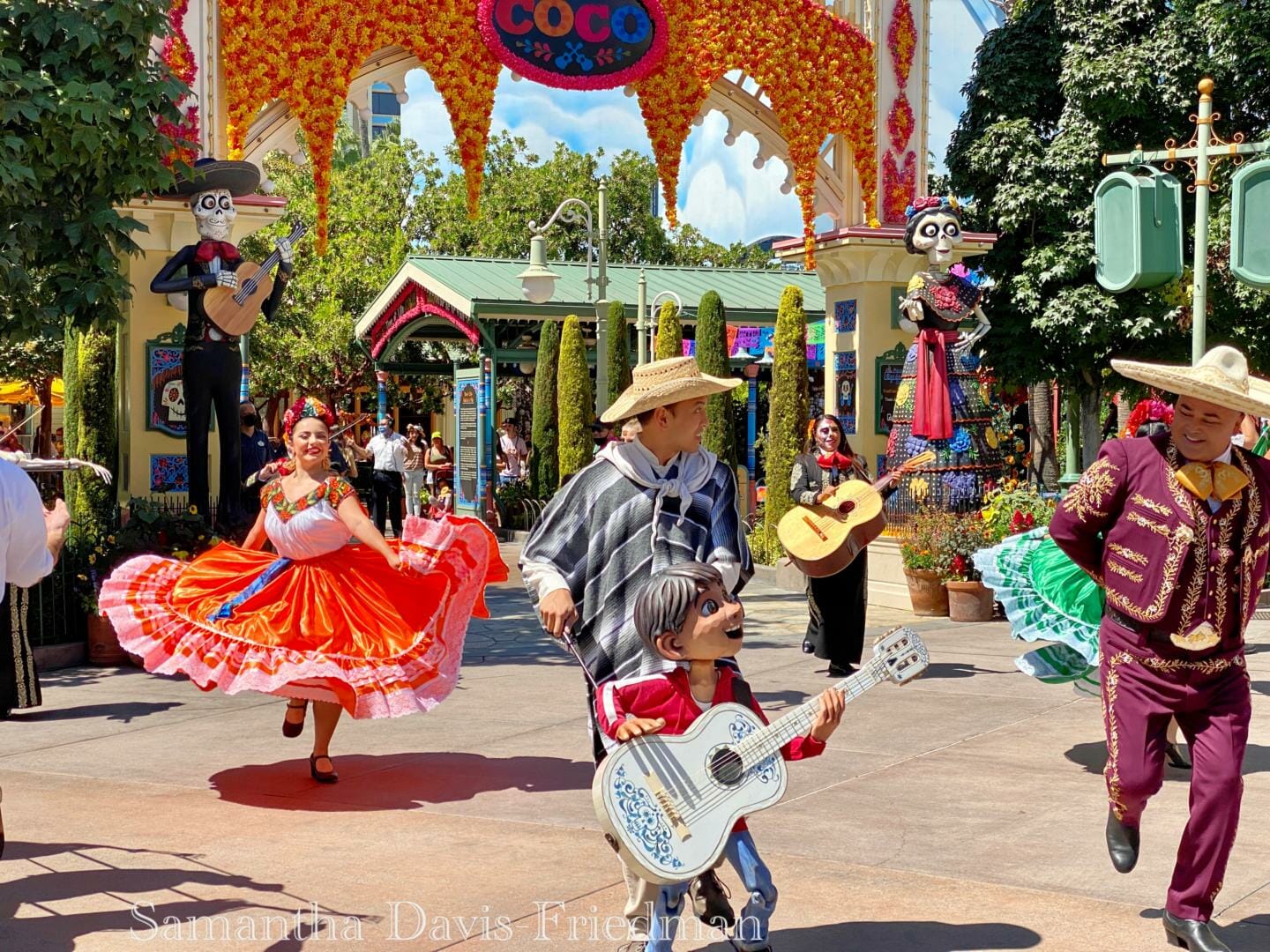 Disneyland - Dia de los Muertos - A Celebration of Coco