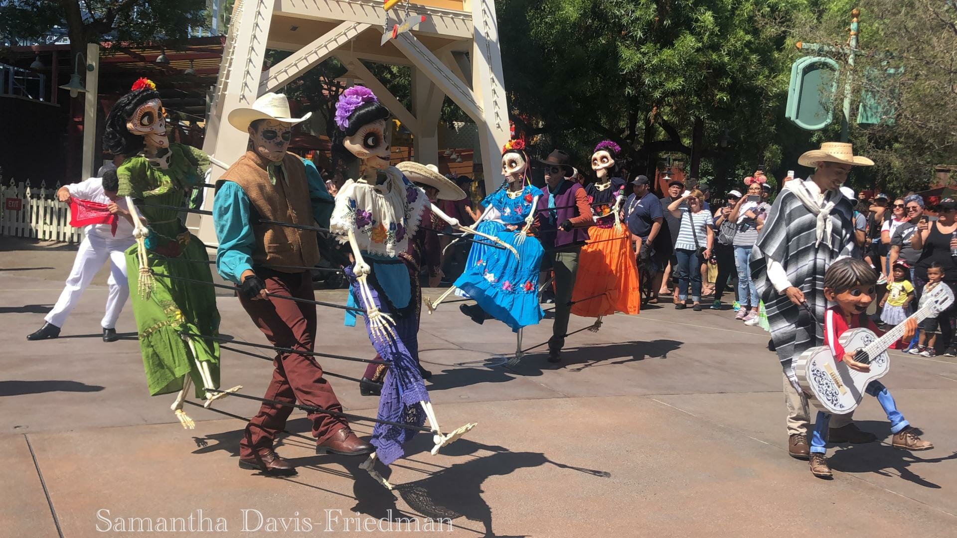 Dia de los Muertos, Recu&eacute;rdame: Celebrating Dia de los Muertos at the Disneyland Resort