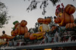 Disneyland Halloween Time main entrance jack-o-lanterns Mickey Minnie Donald Goofy DSC_2378-X5