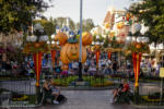 Disneyland Town Square Mickey pumpkin jack-o-lantern crowds Halloween Time DSC_3526-X5