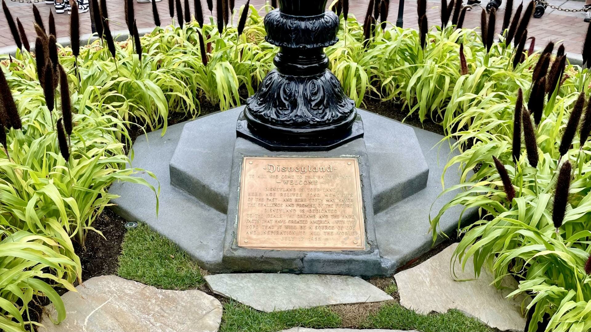 Walt's Main Street Story tour starts in Town Square