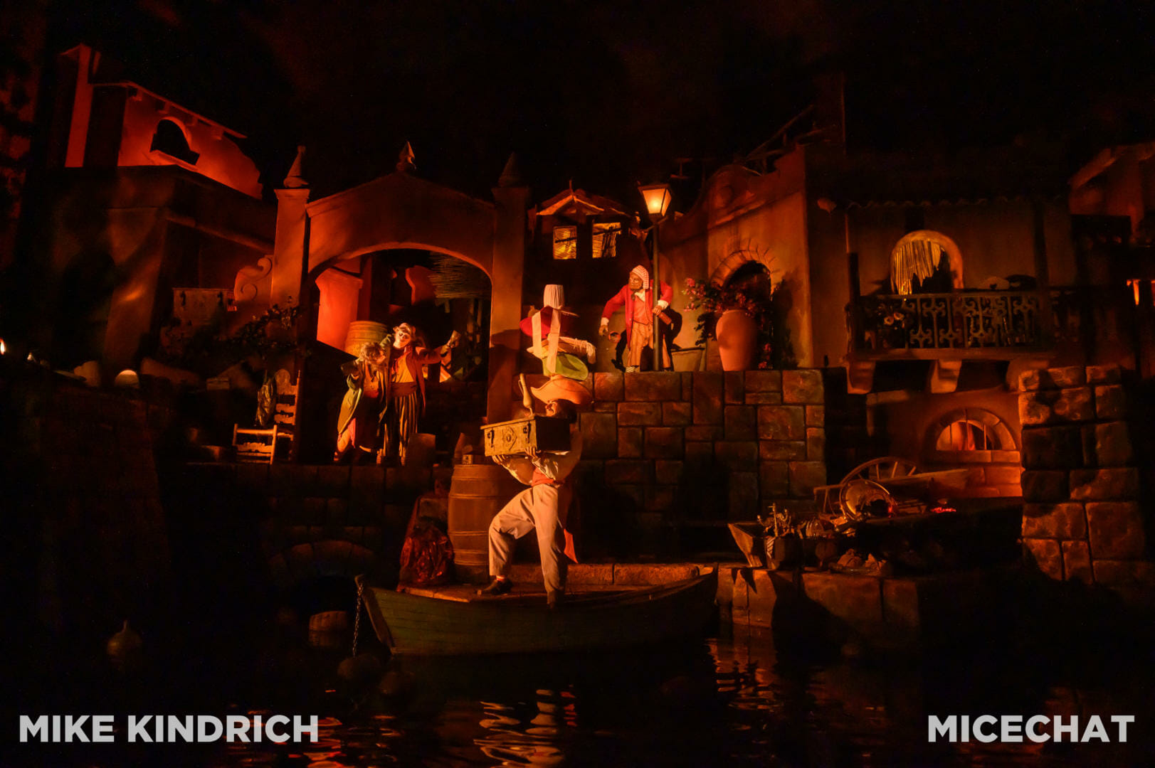 , Disneyland Update – Crowd Flux, Holidays Collide & Blues Too!