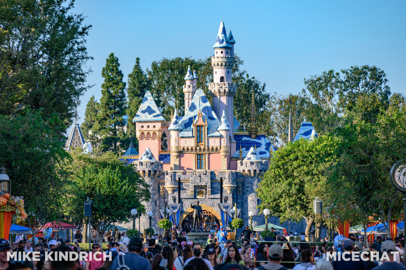 , Disneyland Update – Crowd Flux, Holidays Collide & Blues Too!