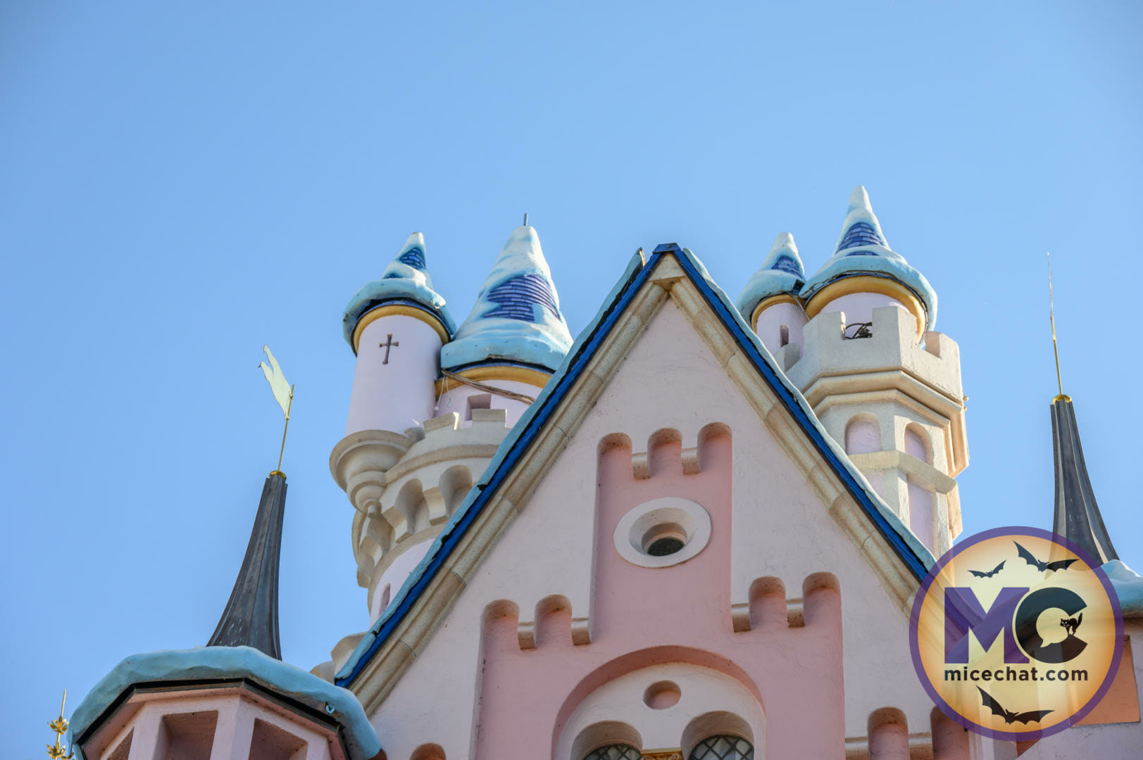 , Disneyland Update &#8211; Crowd Flux, Holidays Collide &#038; Blues Too!