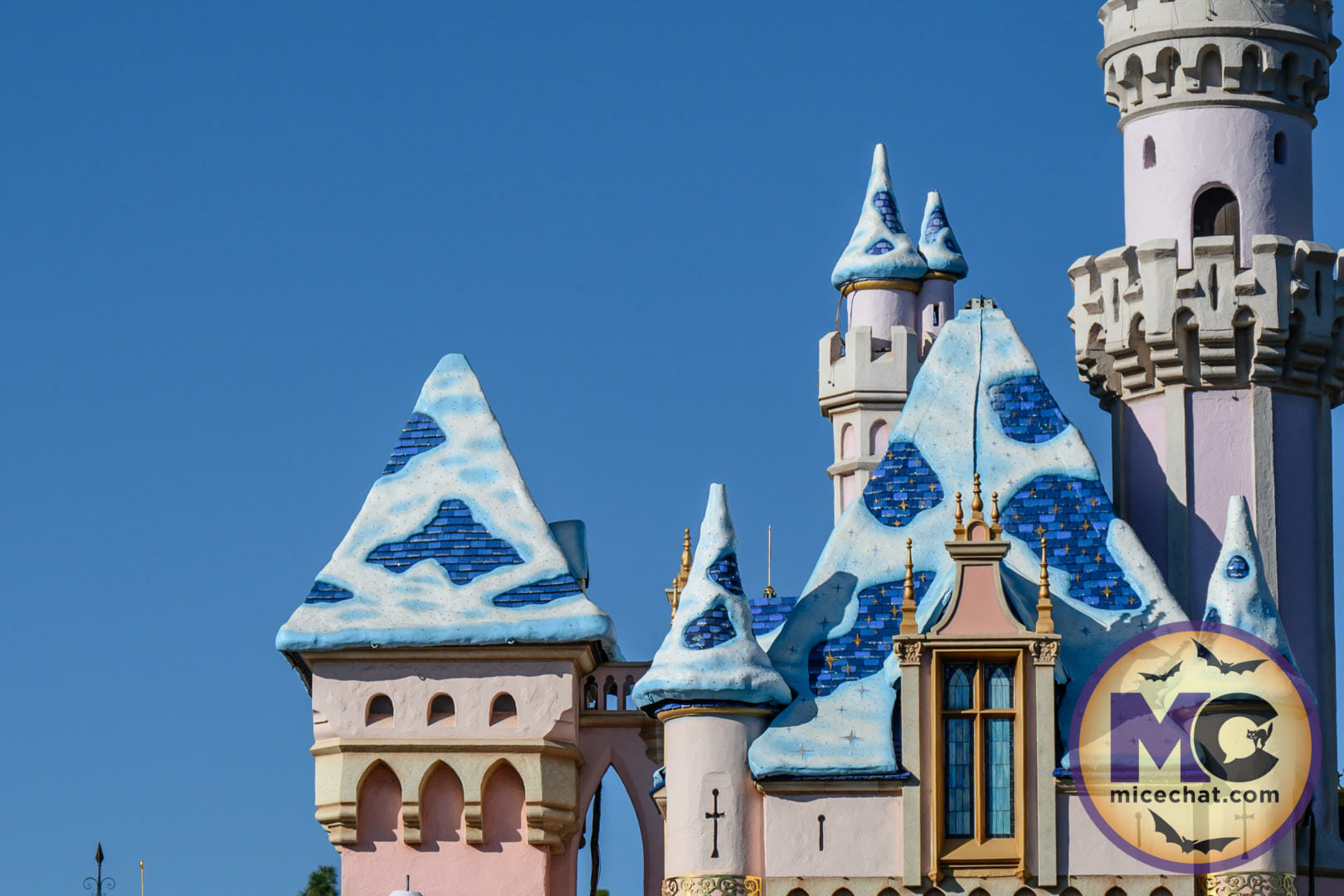 , Disneyland Update &#8211; Crowd Flux, Holidays Collide &#038; Blues Too!