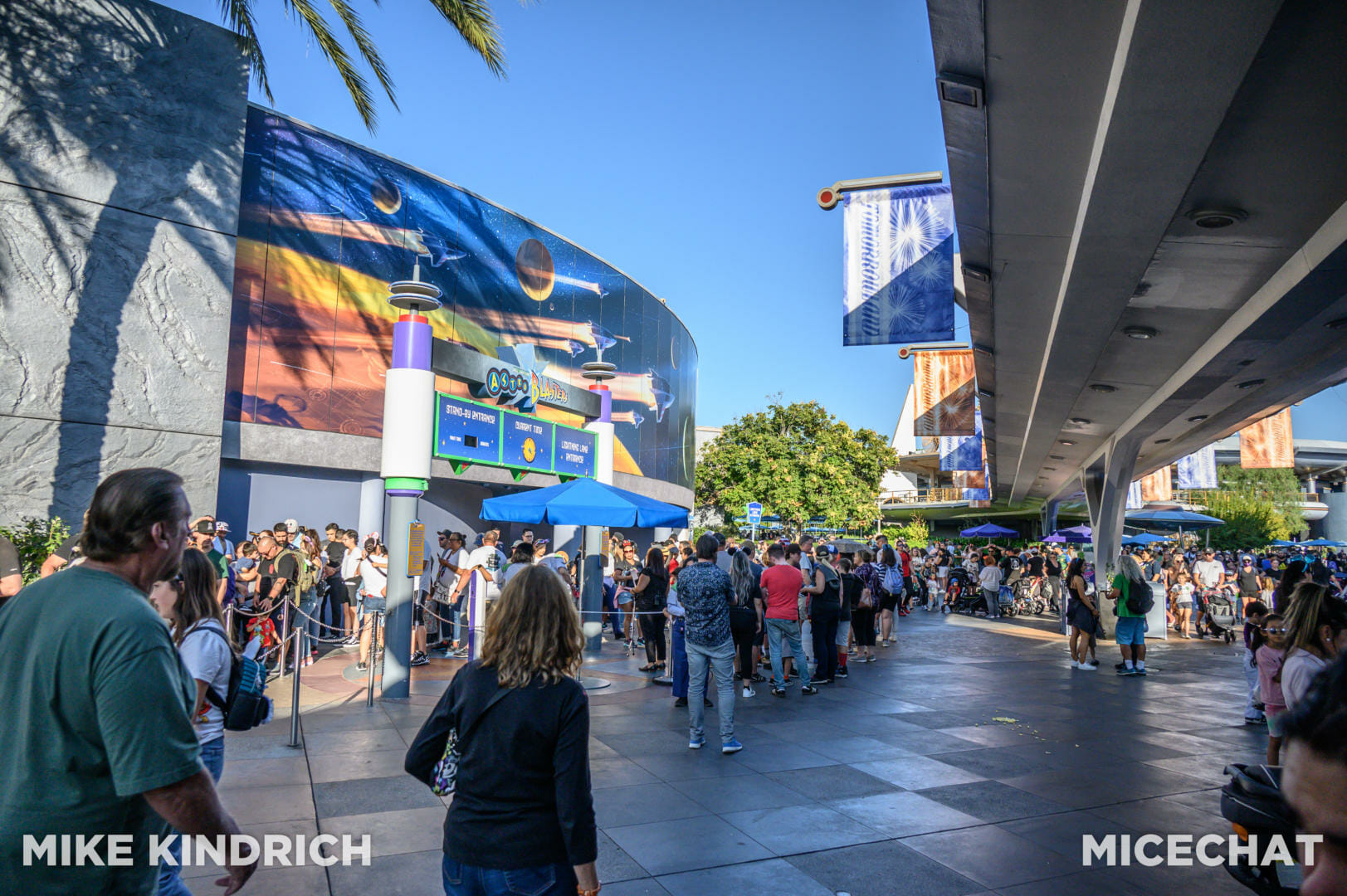 , Disneyland Update – Crowd Flux, Holidays Collide & Blues Too!