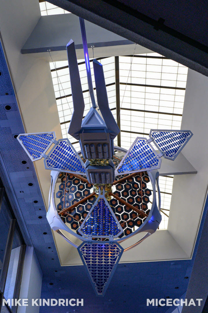 , Disneyland Update – Crowd Flux, Holidays Collide & Blues Too!