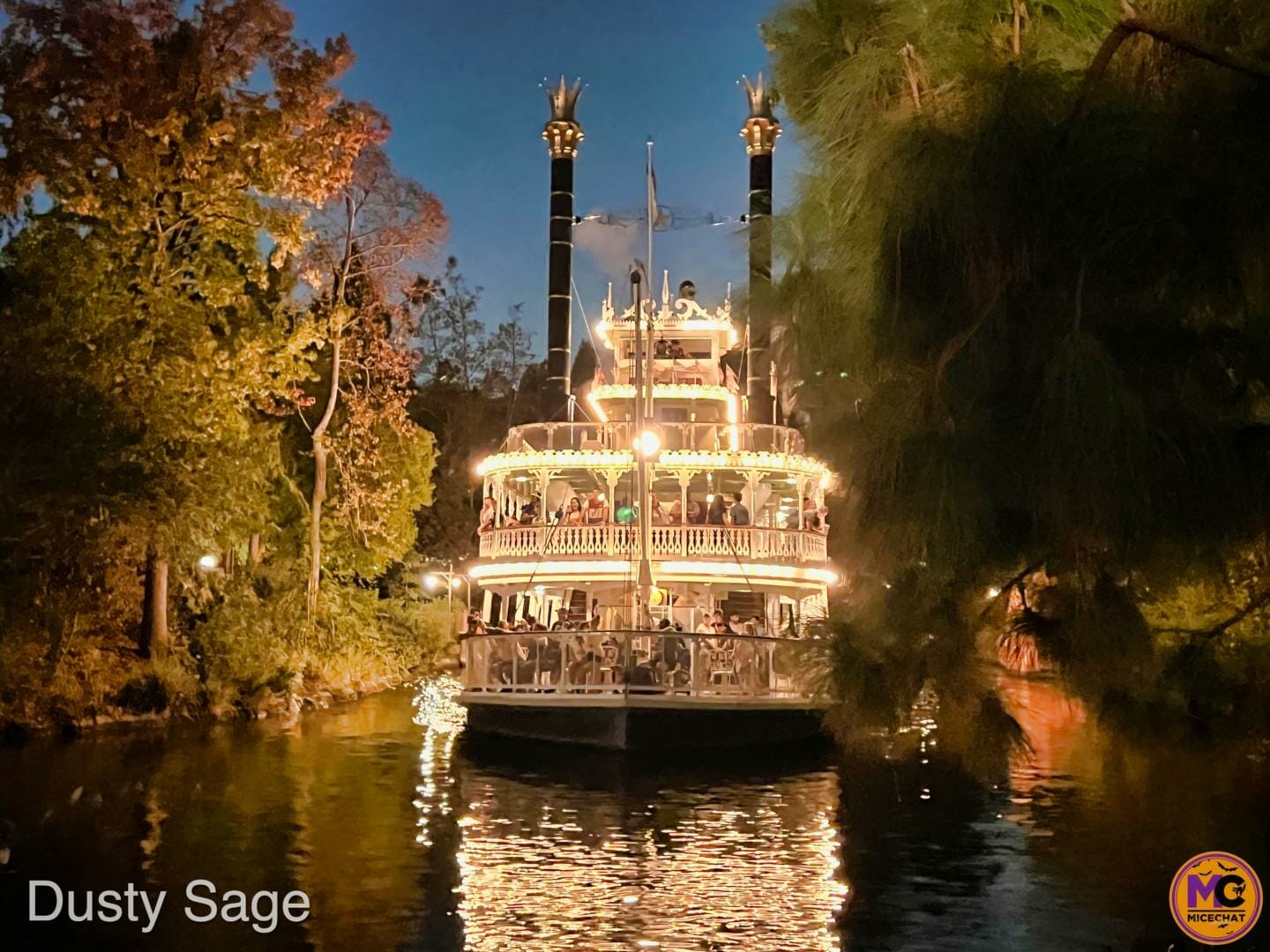 , Disneyland Update – Crowd Flux, Holidays Collide & Blues Too!