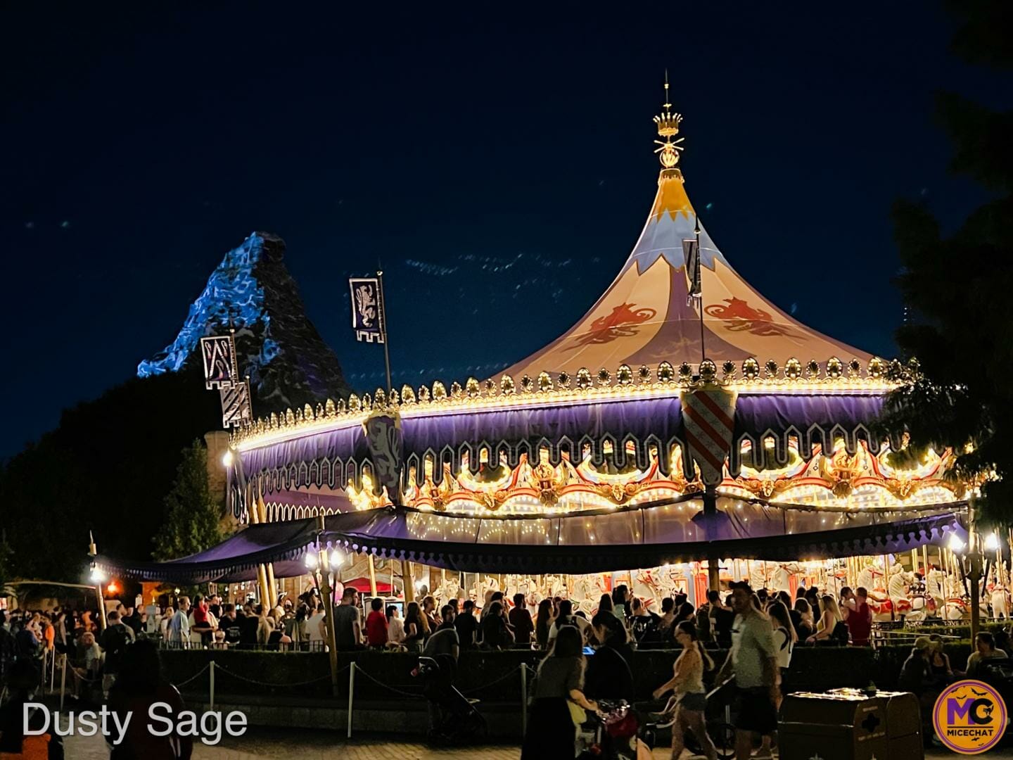 , Disneyland Update &#8211; Crowd Flux, Holidays Collide &#038; Blues Too!