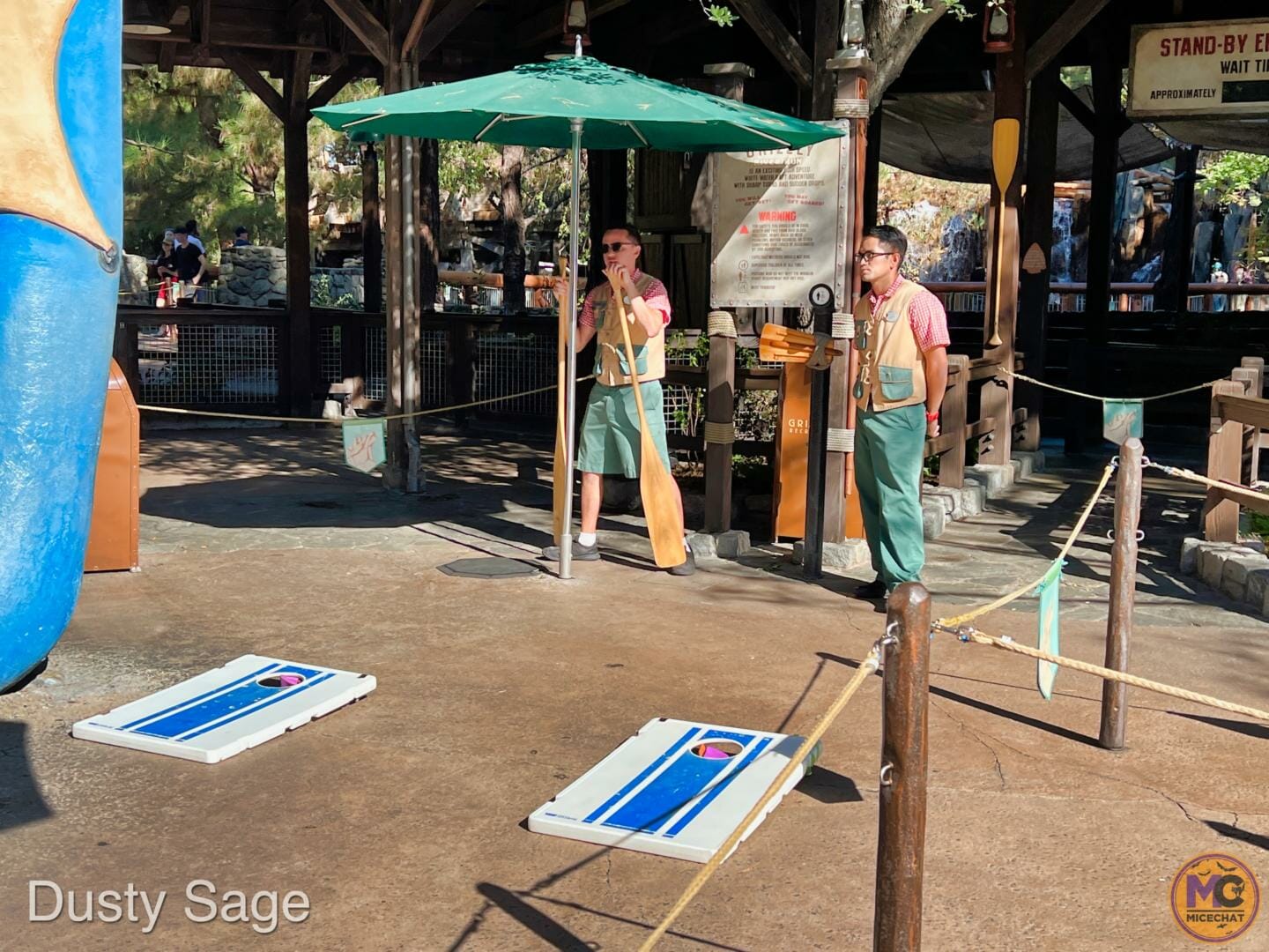 , Disneyland Update – Crowd Flux, Holidays Collide & Blues Too!