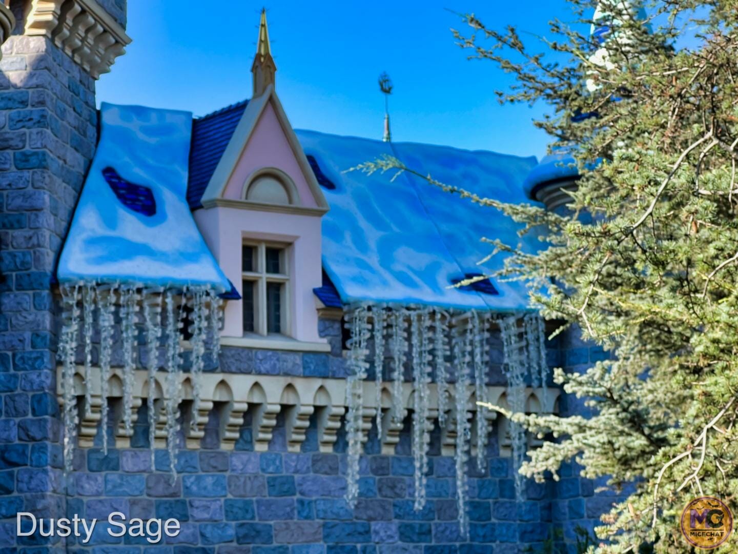 , Disneyland Update – Crowd Flux, Holidays Collide & Blues Too!