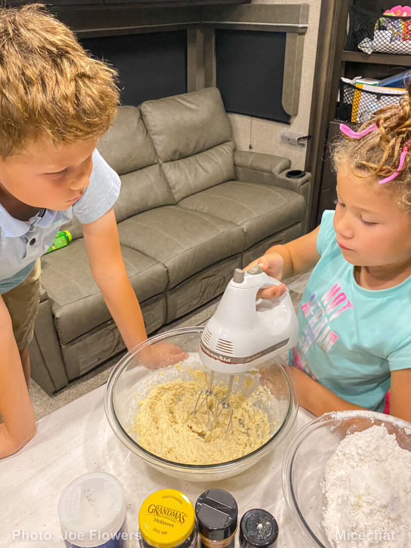 , Making Epcot’s Karamell-K&uuml;che Gingerbread Salted Caramel Buttercream Cookies at home!