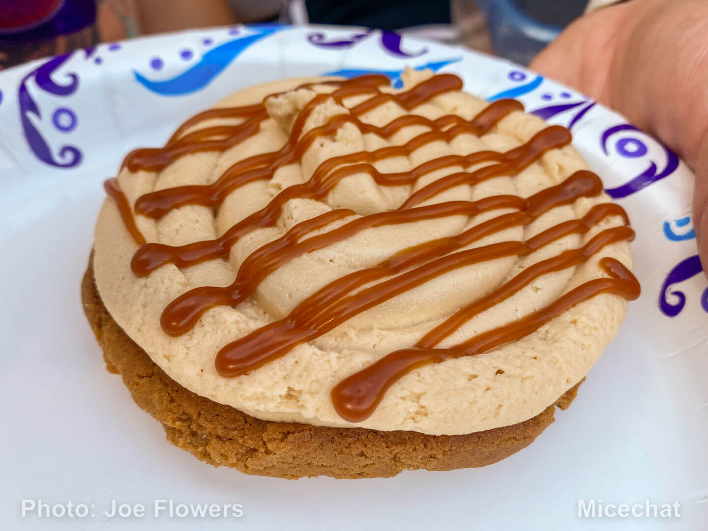 , Making Epcot&#8217;s Karamell-Küche Gingerbread Salted Caramel Buttercream Cookies at home!