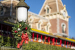 Disneyland Main Street Station lamp post wreath holidays Christmas decorations DSC_7718-X5