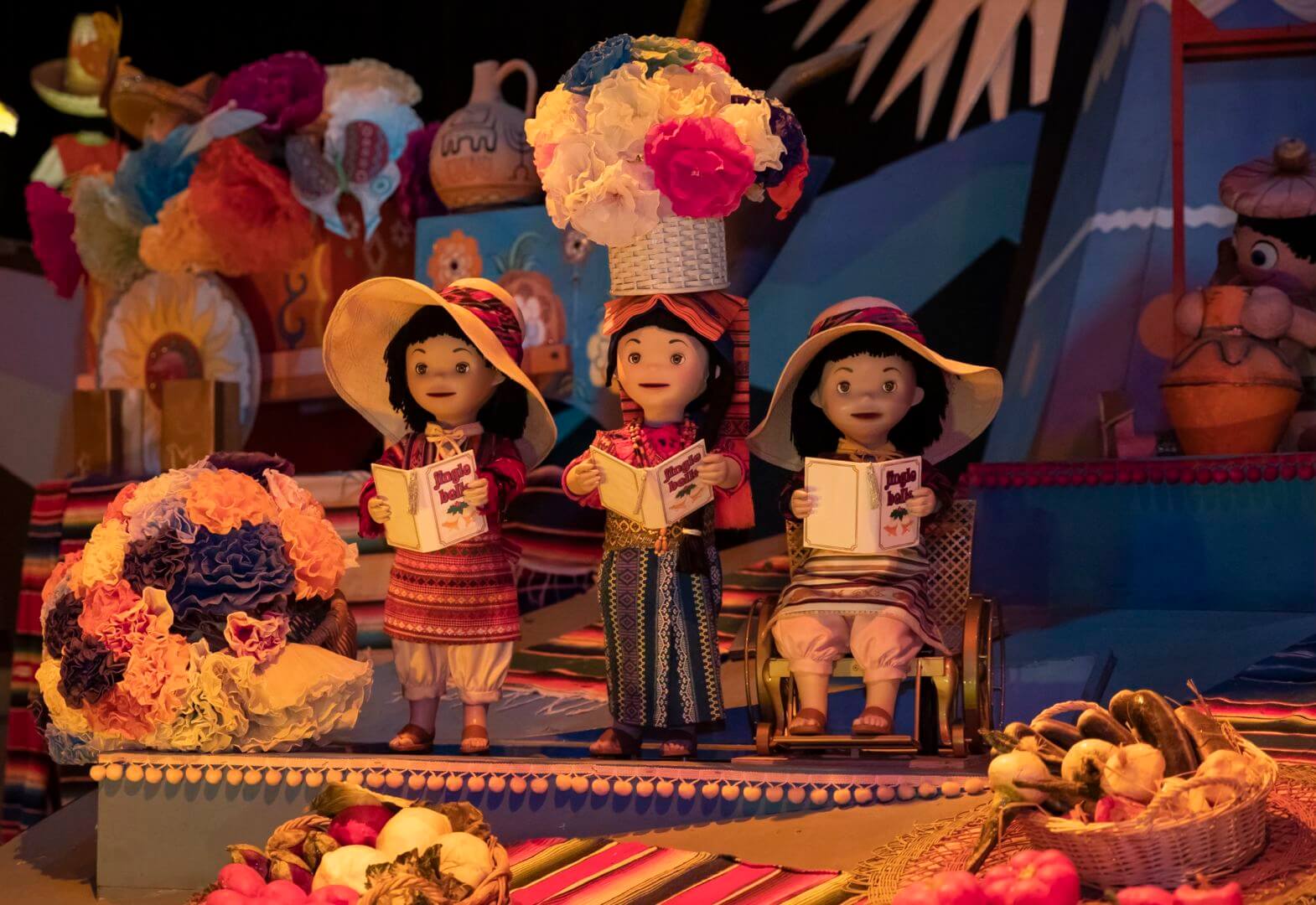 , Small World Holiday 2022 Opens with a Touching Surprise
