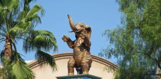 Hollywood Pictures Backlot Elephants