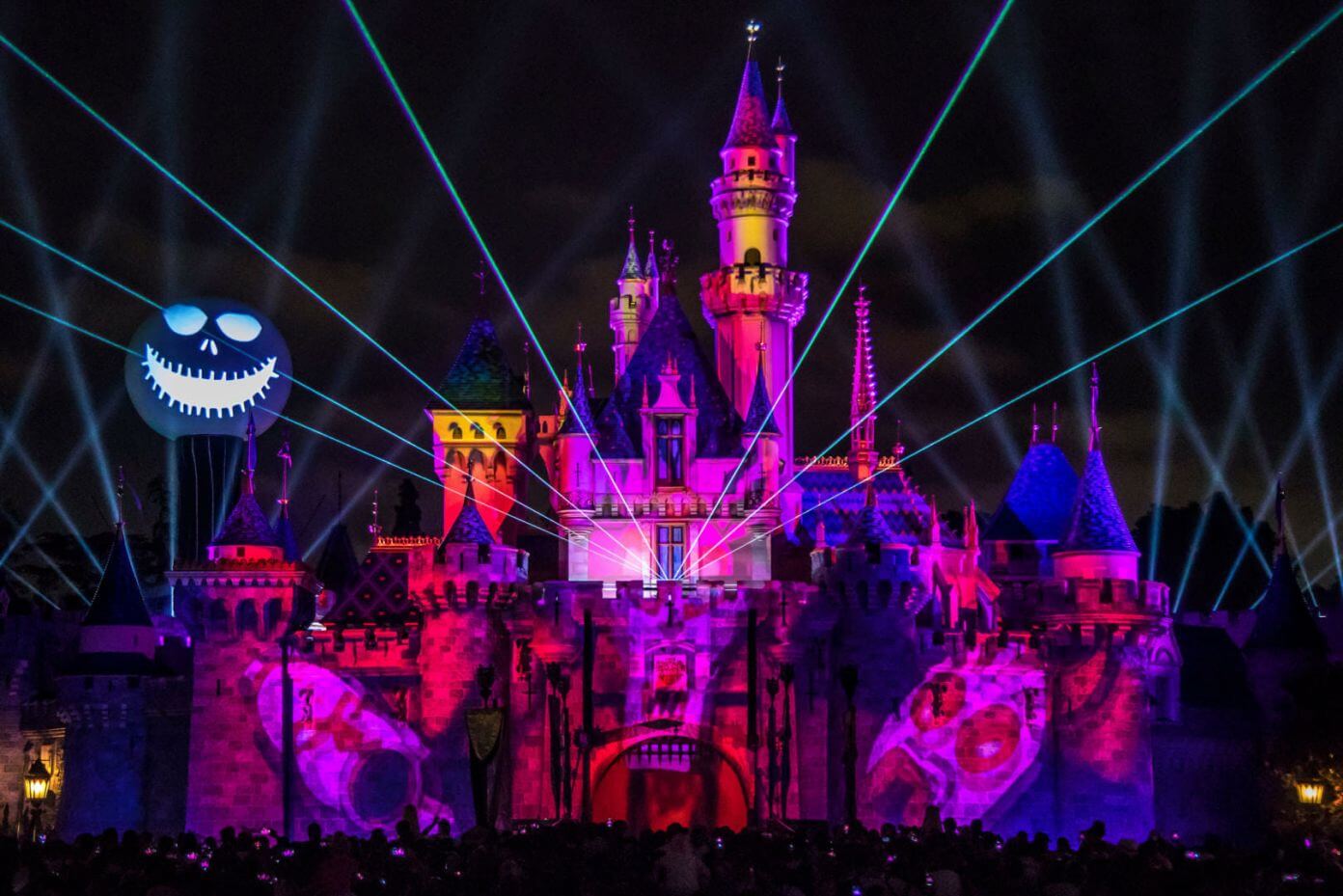 Disneyland Fireworks, “A Kiss Goodnight,” An Explosive Look at Disneyland Fireworks History!