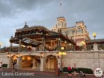 Walt-Disney-World-magic-kingdom-main-street-holiday-christmas-decorations-train-station