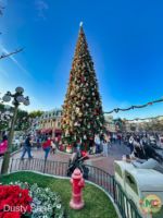 disneyland-Main Street Christmas Tree 2-MiceChat