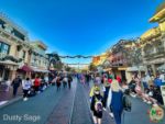 disneyland-Main Street Crowds-MiceChat