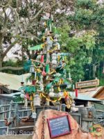 disneyland-christmas adventureland tree-MiceChat