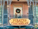 disneyland-crowds pirates sign-MiceChat