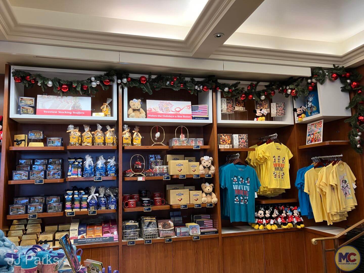 , Pin Point: Happy Hollywood Holidays at the El Capitan Theatre &#038; Disney Studio Store