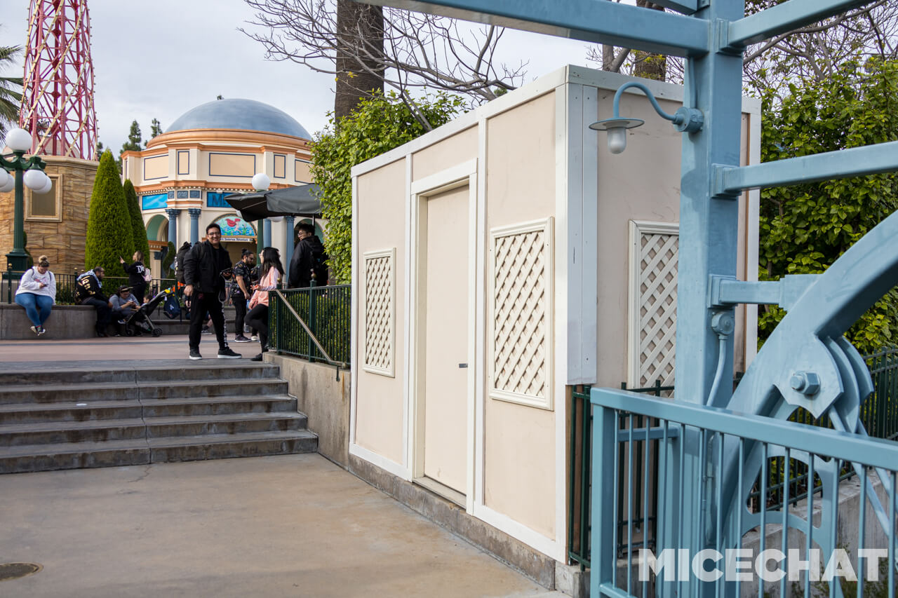 , Disneyland Update: It’s a Wall World After All