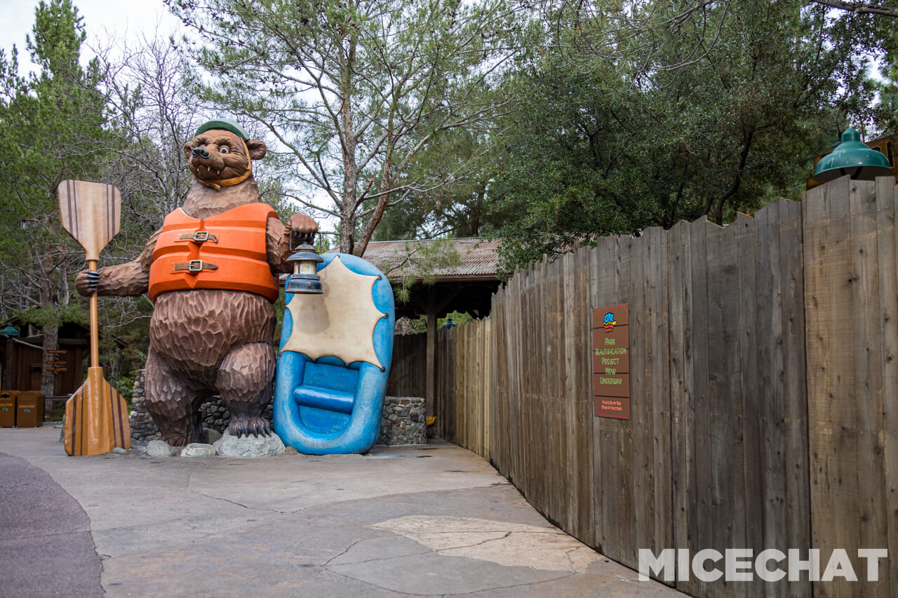 , Disneyland Update: It’s a Wall World After All