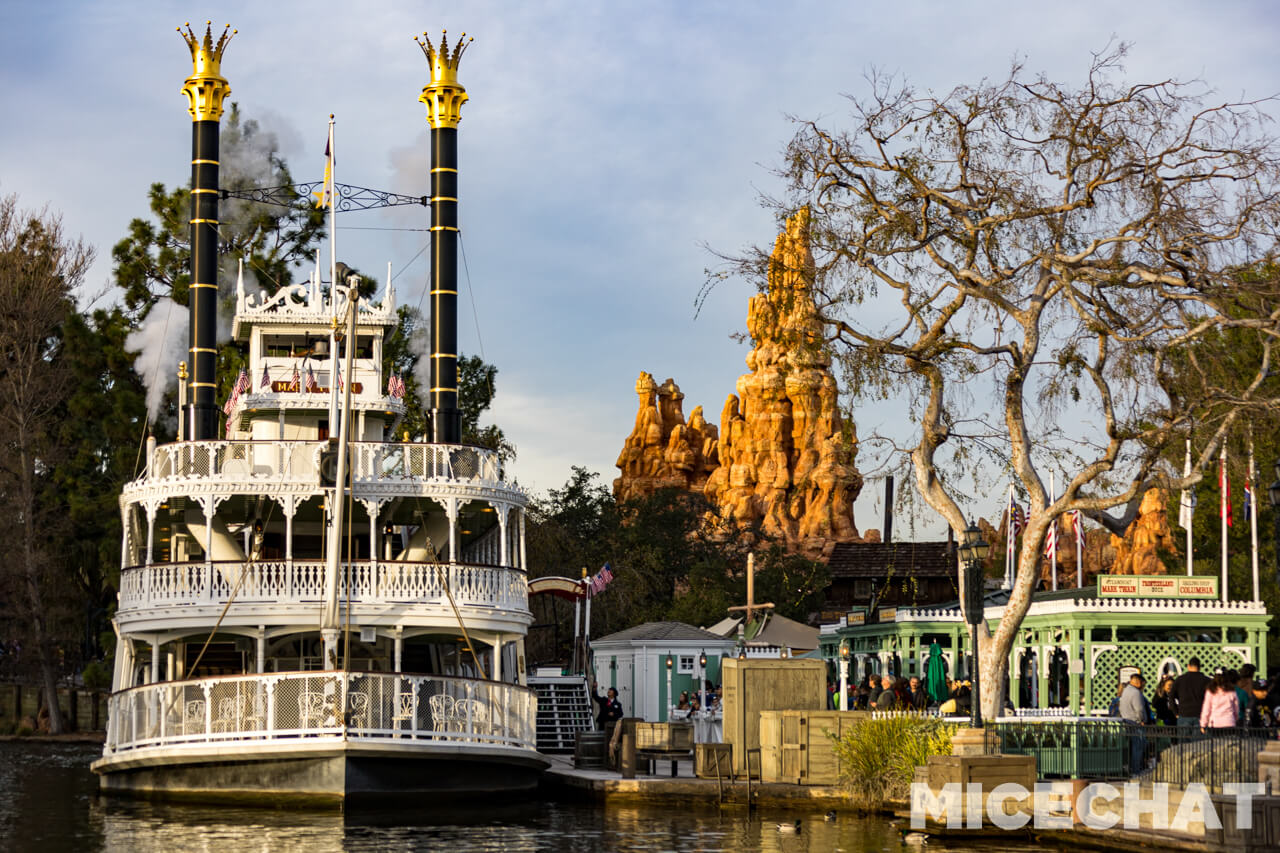, Disneyland Update: It’s a Wall World After All