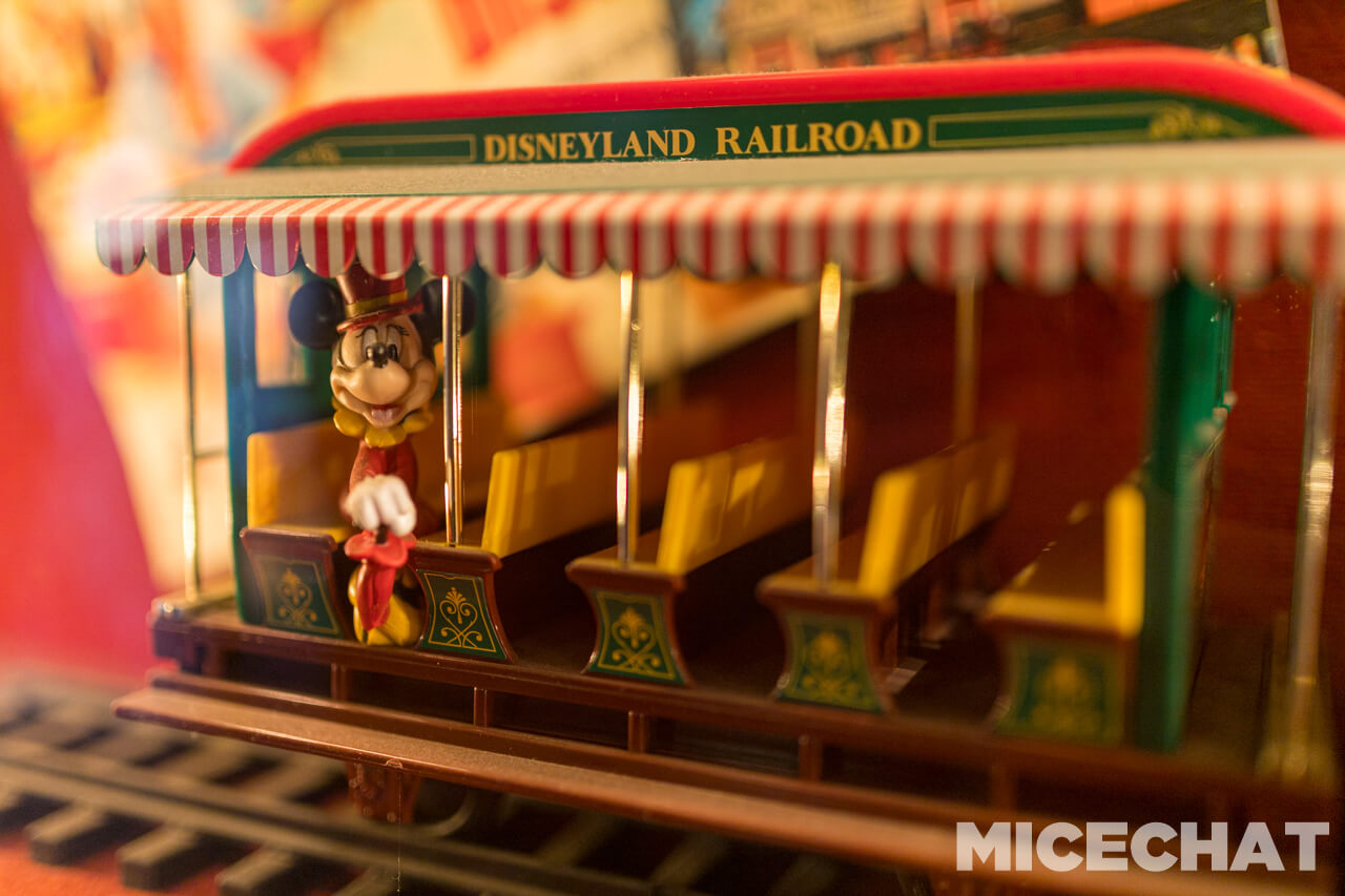 , Disneyland Update: It’s a Wall World After All