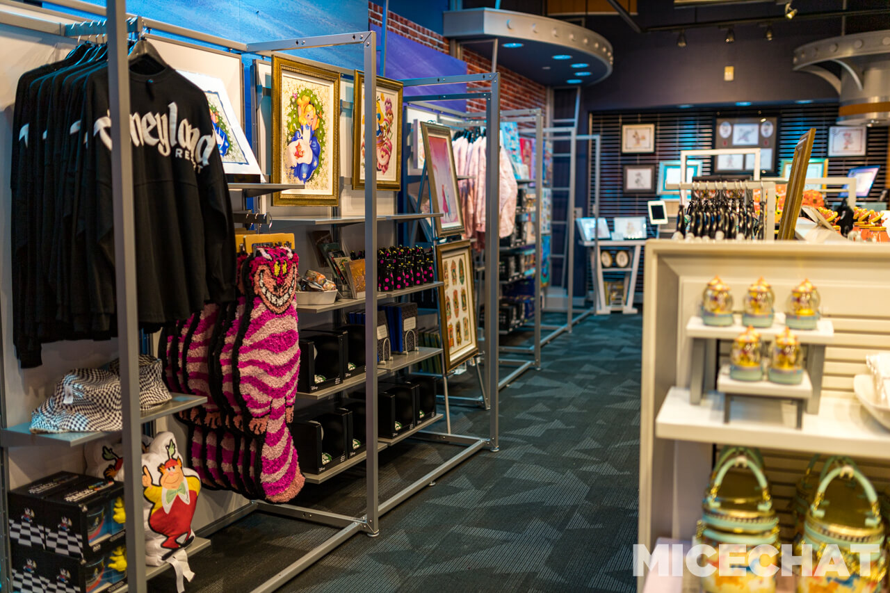 , Disneyland Update: It’s a Wall World After All