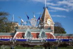 Disneyland Disney100 main entrance platinum decorations medallions bunting DSC_3887-X5