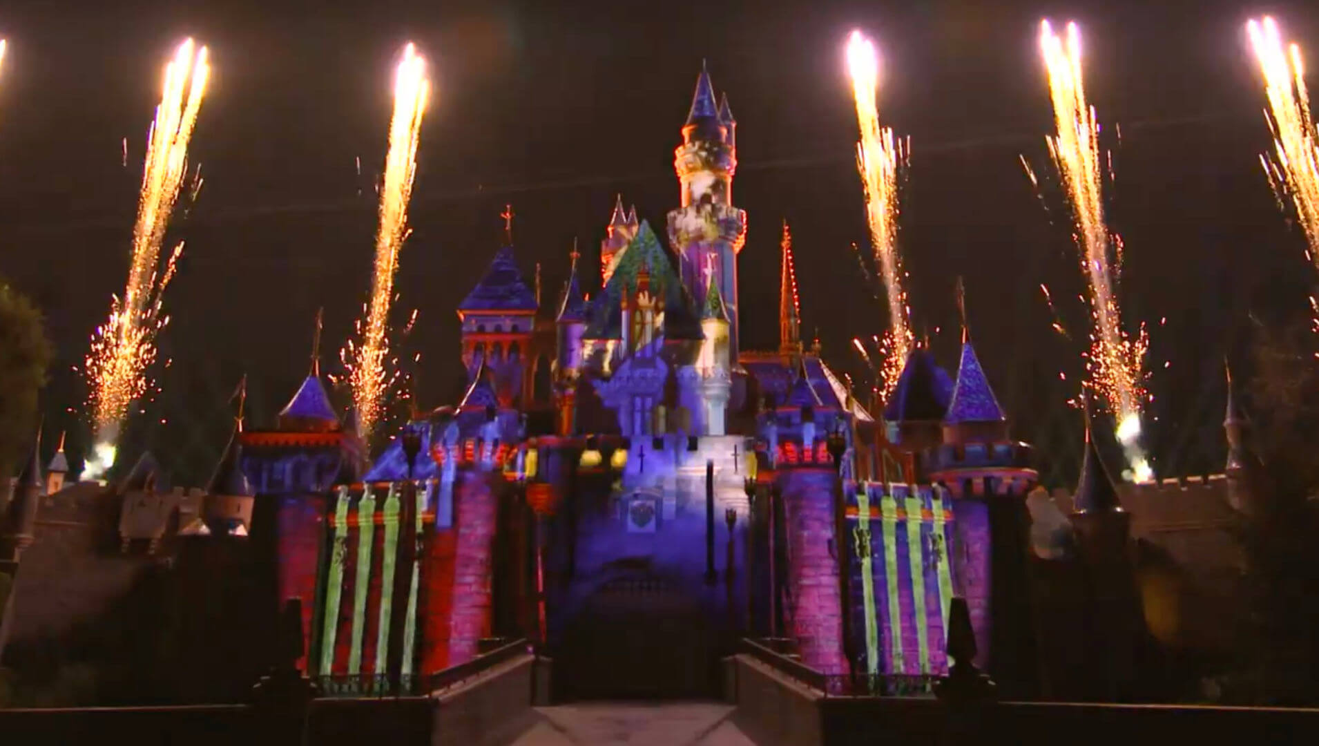 Disneyland Fireworks, &#8220;A Kiss Goodnight,&#8221; An Explosive Look at Disneyland Fireworks History!