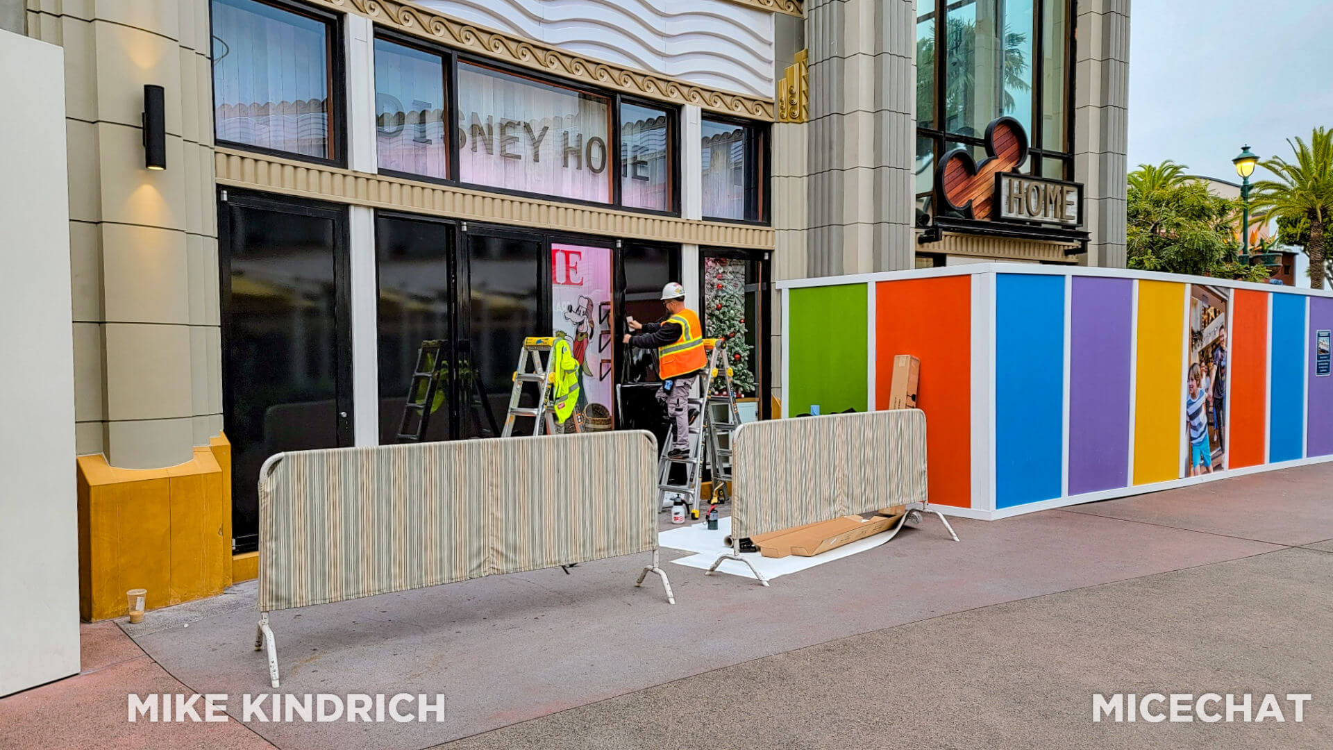 , Disneyland Update: It’s a Wall World After All
