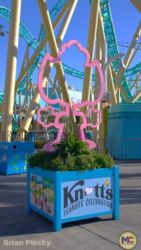 Knotts Berry Farm_Peanuts Celebration_Planters Sally