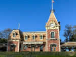MiceChat – Disneyland Update – Train Station Roof Dirty