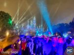 disneyland-NYE crowds hub wet-MiceChat