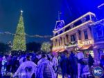 disneyland-nye crowd main street tree-MiceChat