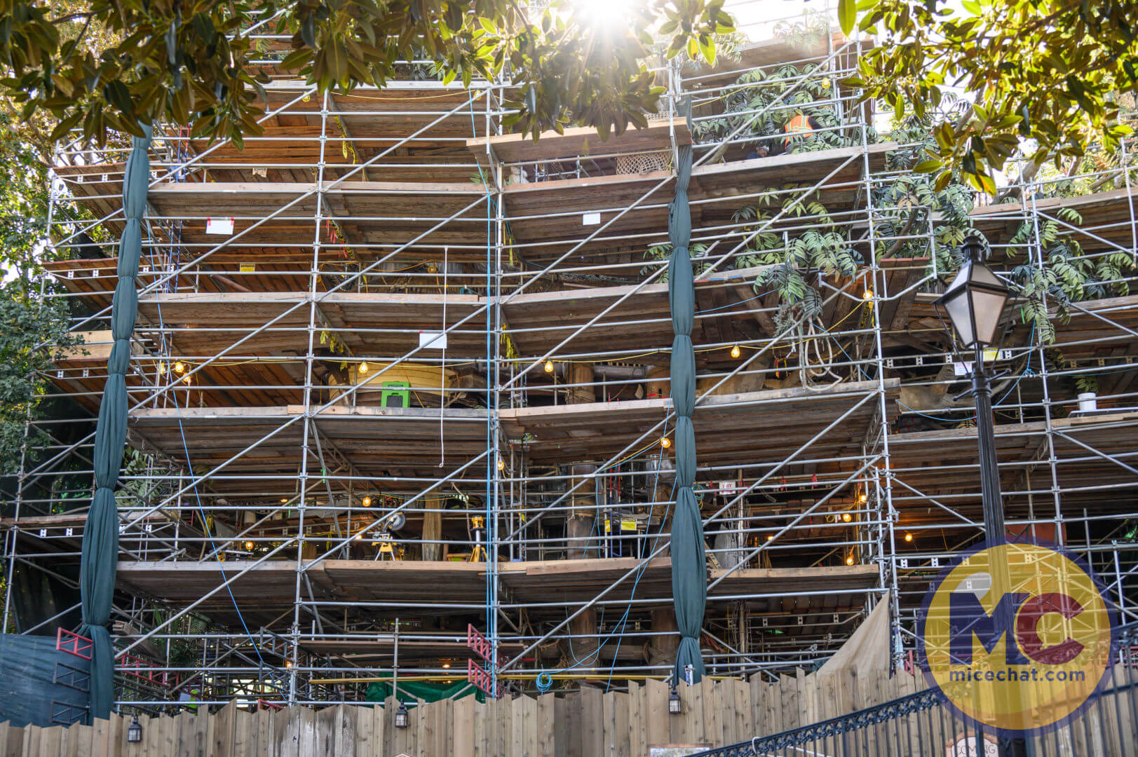 , Disneyland Update: Big Profits, Bigger Cuts & Blue People!